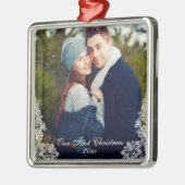 私たちの初めてのクリスマスレーストリムカップル写真日 メタルオーナメント (左)