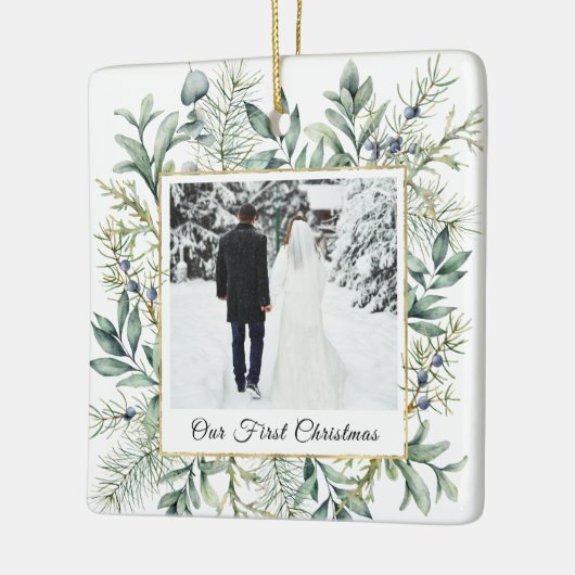 私たちの初めてのクリスマス写真エレガント冬の常緑樹 セラミックオーナメント (左)