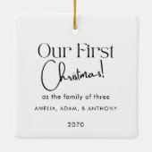 私たちの初めてのクリスマス写真ミニマル書道 セラミックオーナメント (裏面)