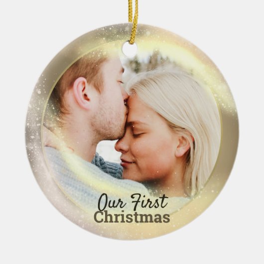 私たちの初めてのクリスマス写真年カップルの木のデコール セラミックオーナメント (正面)