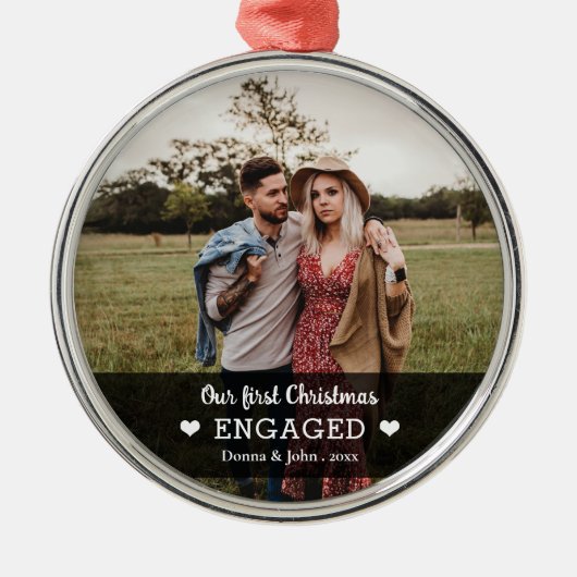 私たちの初めてのクリスマス婚約したかわいいハート写真 メタルオーナメント (正面)