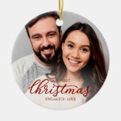 私たちの初めてのクリスマス婚約したのエレガント赤いスクリプト セラミックオーナメント (正面)