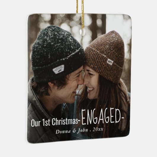 私たちの初めてのクリスマス婚約したのスクリプエレガントト写真 セラミックオーナメント (右)