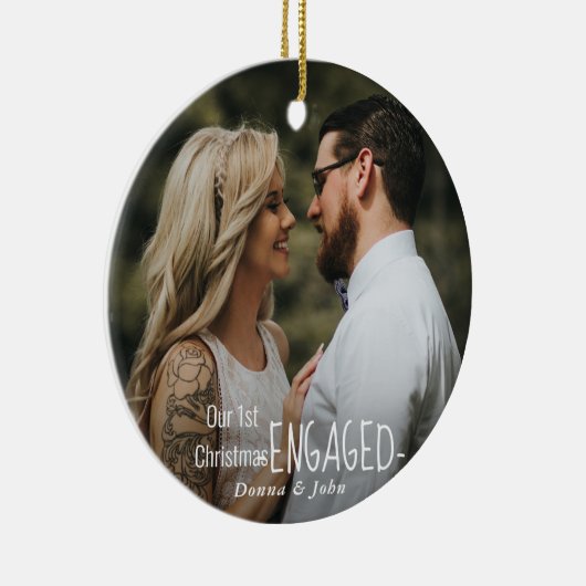 私たちの初めてのクリスマス婚約したのスクリプエレガントト写真 セラミックオーナメント (右)