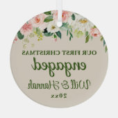 私たちの初めてのクリスマス婚約したのパーソナライズされたカップル ガラスオーナメント (裏面)