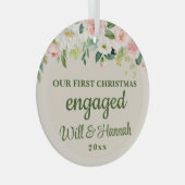 私たちの初めてのクリスマス婚約したのパーソナライズされたカップル ガラスオーナメント (正面右)