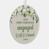 私たちの初めてのクリスマス婚約したのパーソナライズされたカップル ガラスオーナメント (正面右)