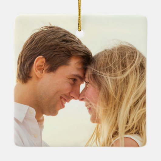 私たちの初めてのクリスマス婚約したの喜ばしい贈り物 セラミックオーナメント (裏面)