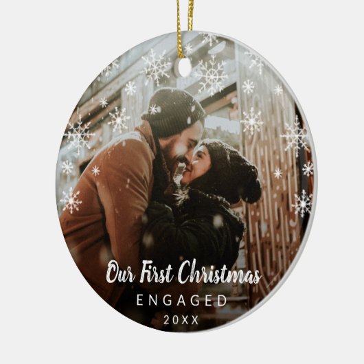 私たちの初めてのクリスマス婚約したの雪片の写真 セラミックオーナメント (左)