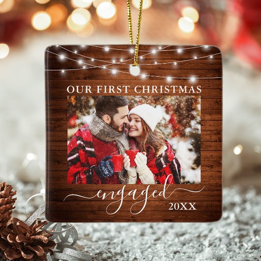 私たちの初めてのクリスマス婚約したウッドライトフォト セラミックオーナメント