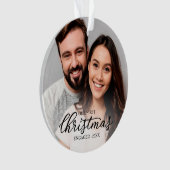 私たちの初めてのクリスマス婚約したエレガントブラックスクリプト オーナメント (正面)