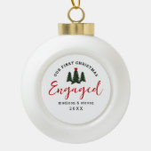 私たちの初めてのクリスマス婚約したカップルパーソナライズされた セラミックボールオーナメント (正面)