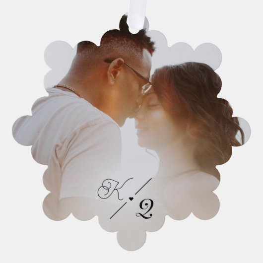 私たちの初めてのクリスマス婚約したクラシックのミニマル写真 オーナメントカード (正面)