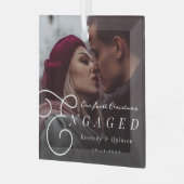 私たちの初めてのクリスマス婚約したクラシックのミニマル写真 ガラスオーナメント (正面左)