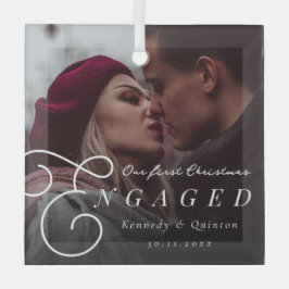 私たちの初めてのクリスマス婚約したクラシックのミニマル写真 ガラスオーナメント