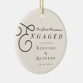 私たちの初めてのクリスマス婚約したクラシックのミニマル写真 セラミックオーナメント (右)
