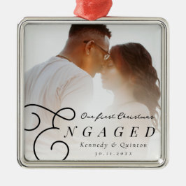 私たちの初めてのクリスマス婚約したクラシックのミニマル写真 メタルオーナメント