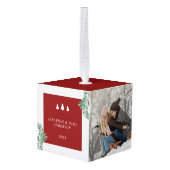 私たちの初めてのクリスマス婚約したグリーンリー3フォトレッド キューブオーナメント (裏面アングル)