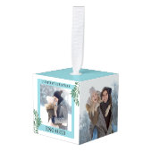 私たちの初めてのクリスマス婚約したグリーンリー3枚の写真 キューブオーナメント (正面アングル)