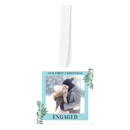 私たちの初めてのクリスマス婚約したグリーンリー3枚の写真 キューブオーナメント (正面)