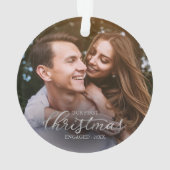 私たちの初めてのクリスマス婚約したシルバーフォイルのスクリプト オーナメント (裏面)