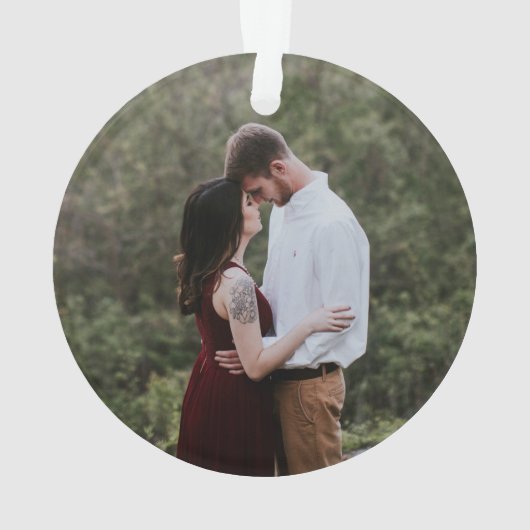 私たちの初めてのクリスマス婚約したパインリース写真 オーナメント (裏面)