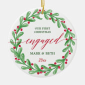 私たちの初めてのクリスマス婚約したパーソナライズされたカップル セラミックオーナメント (正面)