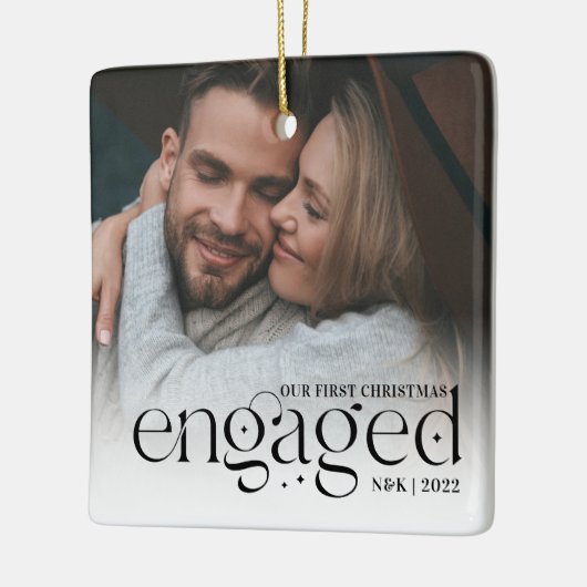 私たちの初めてのクリスマス婚約したパーソナライズされた写真 セラミックオーナメント (左)