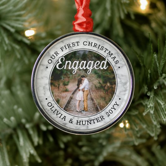 私たちの初めてのクリスマス婚約したフェイク大理石写真 メタルオーナメント (ツリー)