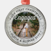 私たちの初めてのクリスマス婚約したフェイク大理石写真 メタルオーナメント (正面)