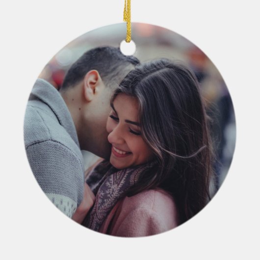 私たちの初めてのクリスマス婚約したプラムフローラ写真 セラミックオーナメント (裏面)