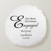 私たちの初めてのクリスマス婚約したミニマエレガントリスト ラウンドクッション (正面)