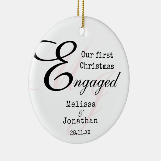 私たちの初めてのクリスマス婚約したミニマルエレガント セラミックオーナメント (右)