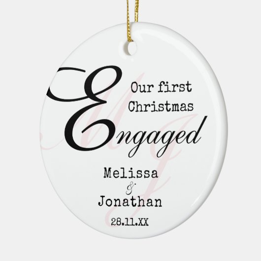 私たちの初めてのクリスマス婚約したミニマルエレガント セラミックオーナメント (左)