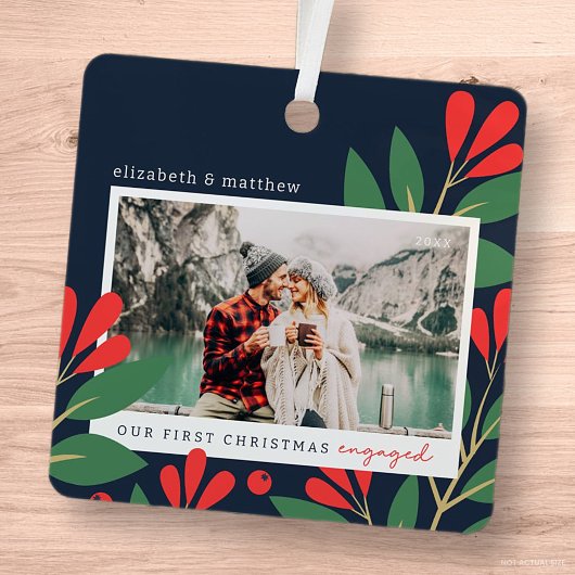 私たちの初めてのクリスマス婚約したモダンの葉写真 メタルオーナメント
