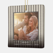 私たちの初めてのクリスマス婚約したモダンファームハウス写真 セラミックオーナメント (左)