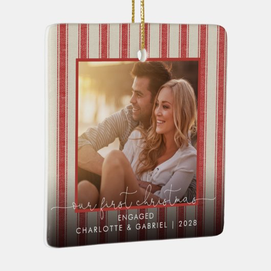 私たちの初めてのクリスマス婚約したモダンファームハウス写真 セラミックオーナメント (右)