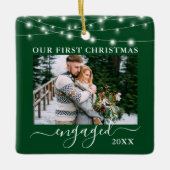 私たちの初めてのクリスマス婚約したライトフォトグリーン セラミックオーナメント (正面)