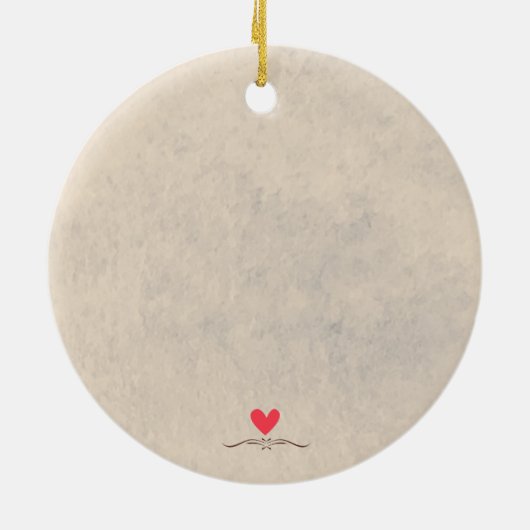 私たちの初めてのクリスマス婚約したヴィンテージカップル セラミックオーナメント (裏面)