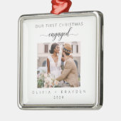私たちの初めてのクリスマス婚約した写真ミニマリスト メタルオーナメント (左)