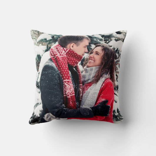 私たちの初めてのクリスマス婚約した冬のリース写真 クッション (裏面)