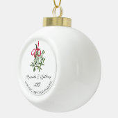 私たちの初めてのクリスマス婚約した水彩ミスタントー セラミックボールオーナメント (右)