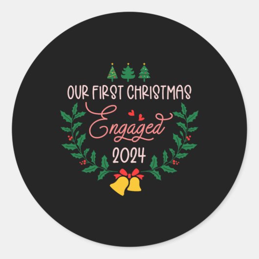 私たちの初めてのクリスマス婚約した2024婚約カップル ラウンドシール (正面)