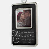 私たちの初めてのクリスマス婚約 クラシック ミニマル フォト シルバープレートフレームオーナメント (左)