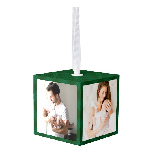 私たちの初めてのクリスマス家族の写真素朴 キューブオーナメント (裏面アングル)