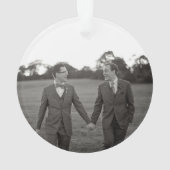 私たちの初めてのクリスマス素朴ゲイ新着写真 オーナメント (裏面)