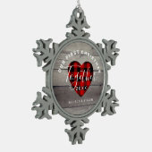 私たちの初めてのクリスマス素朴パーソナライズされた スノーフレークピューターオーナメント (左)