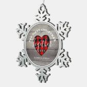 私たちの初めてのクリスマス素朴パーソナライズされた スノーフレークピューターオーナメント (右)