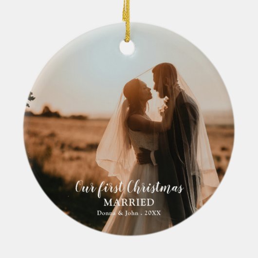 私たちの初めてのクリスマス結婚したのスクリプエレガントト写真 セラミックオーナメント (裏面)