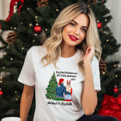 私たちの初めてのクリスマス結婚したはカップルの女性 Tシャツ